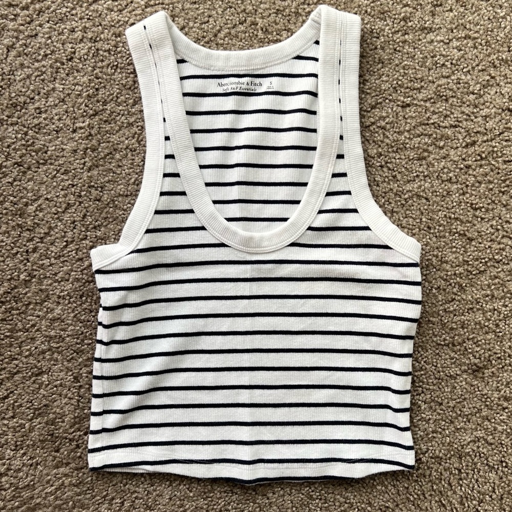 Abercrombie and Fitch cropped Tank Top - Size small 🎽